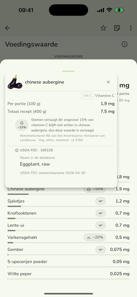 Een overzicht van voedingswaarden in KiWi met de bronregel uit USDA FoodData Central voor wortel, de datum van de databasekopie, en een notitie die uitlegt dat smoren het vitamine C-gehalte verlaagt